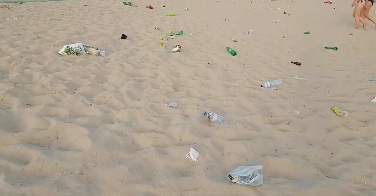 Como ficou uma praia portuguesa após a passagem do furacão humano