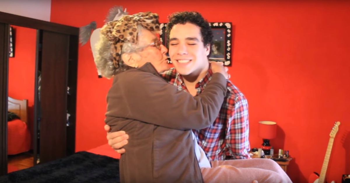 Passou o Dia dos Namorados com a avó que sofre de Alzheimer