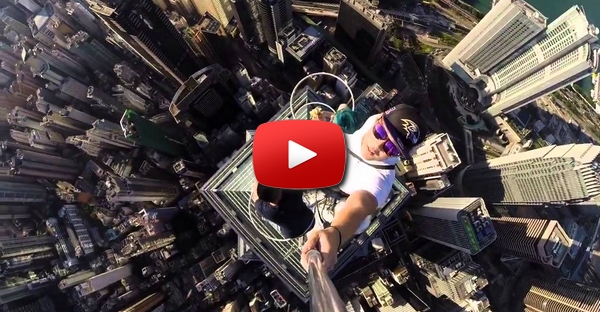 Jovens tiram a selfie mais insana de sempre no topo de um edifício em Hong Kong