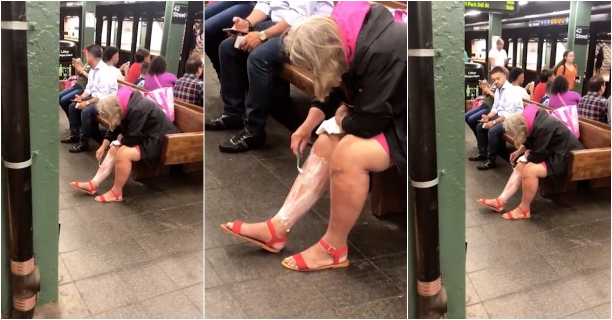 Mulher faz a depilação enquanto espera pelo metro
