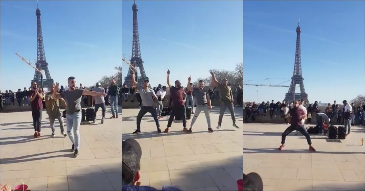 Apenas um grupo a dar show junto à Torre Eiffel em Paris