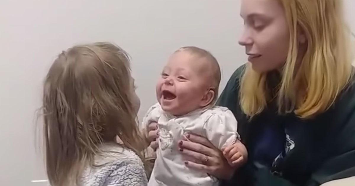 Bebé ouve pela primeira vez e a sua reação é maravilhosa