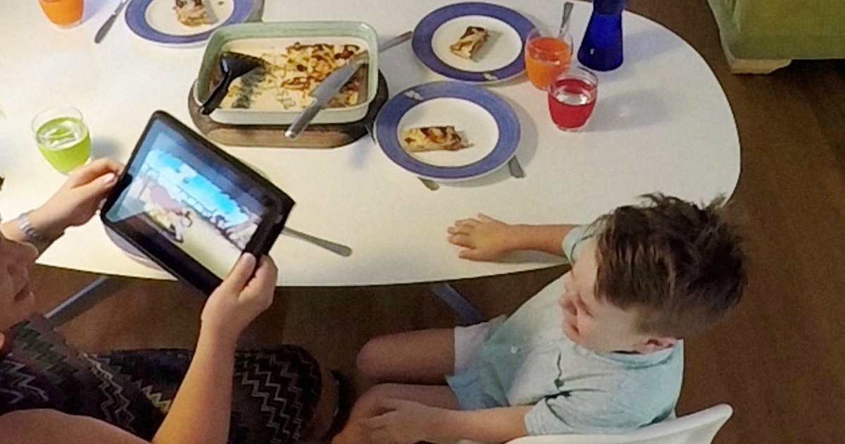 Aparelho desliga telemóveis e televisões à hora de jantar para aproximar famílias