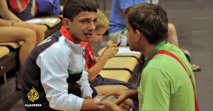 Jovem lutador iraniano é obrigado a simular lesão contra Israel