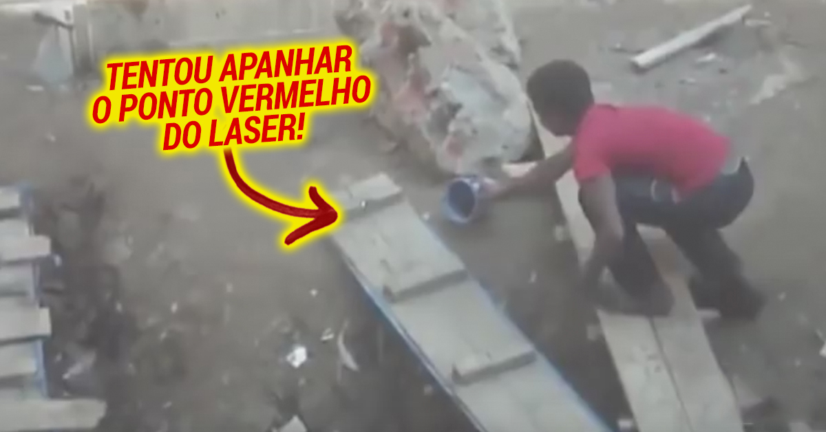 Jovens brincam com trabalhador que nunca viu um ponteiro laser