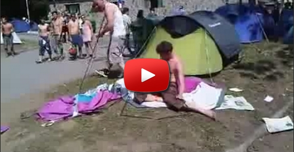 Dois bêbados montam uma tenda! Grande bebedeira!