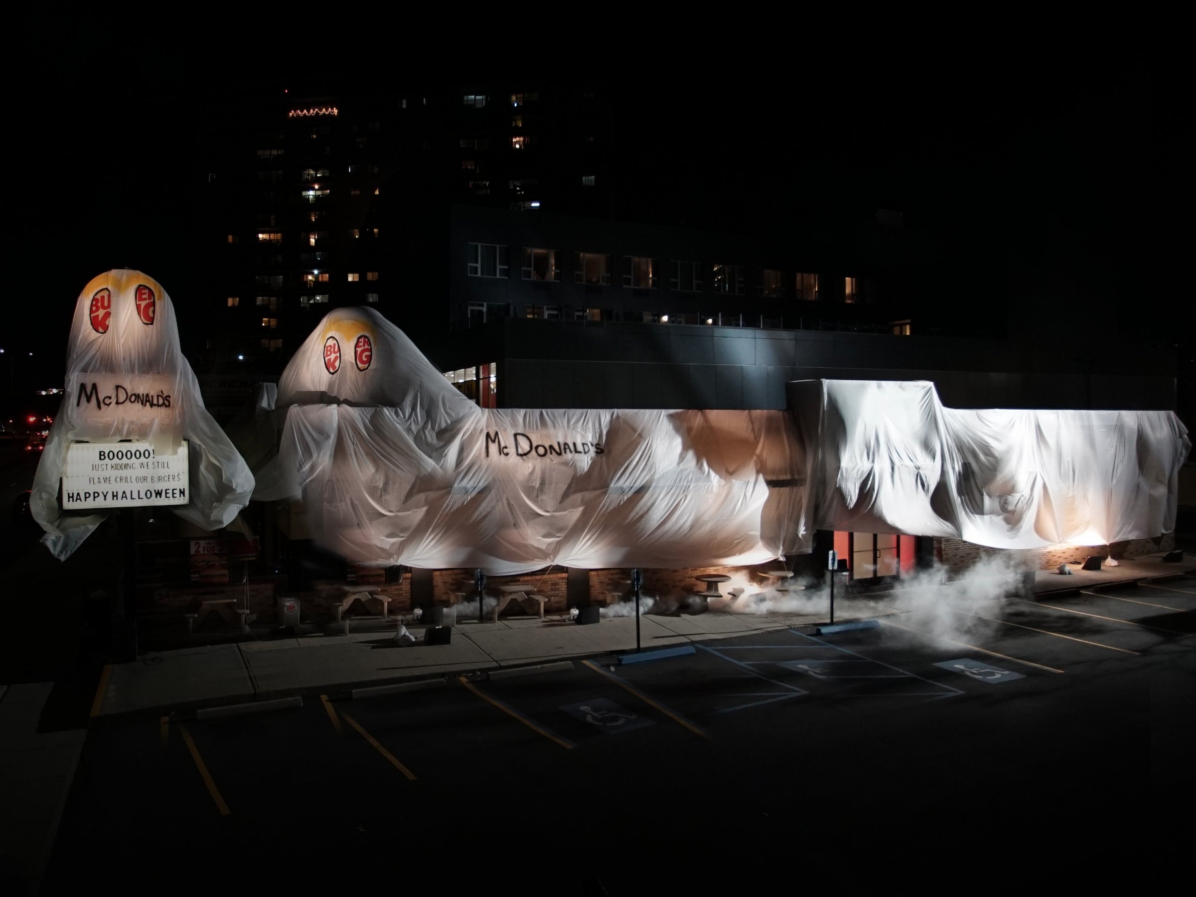 Burger King disfarça-se de McDonald’s para assustar clientes no Halloween