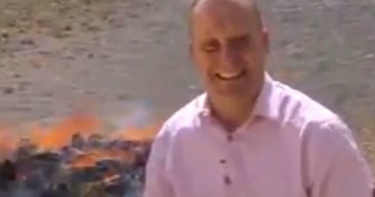 Jornalista da BBC tem ataque de riso durante queima de drogas