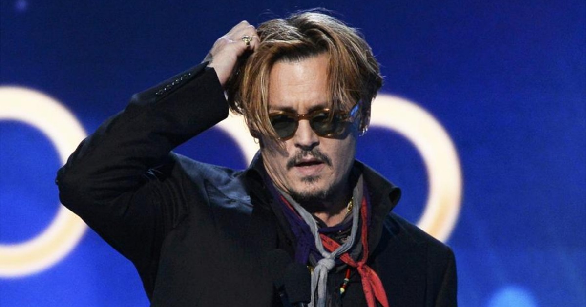 Johnny Depp completamente bêbado em entrega de prémios