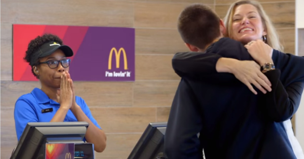 McDonald’s aceita abraços e selfies como forma de pagamento