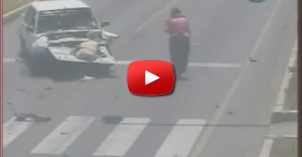 Mulher salta do carro depois de acidente