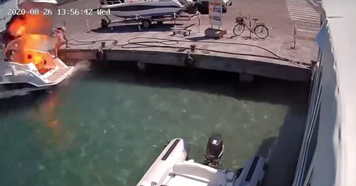 Barco explode quando fazia reabastecimento no porto de Ponza e mulher é projetada para a água