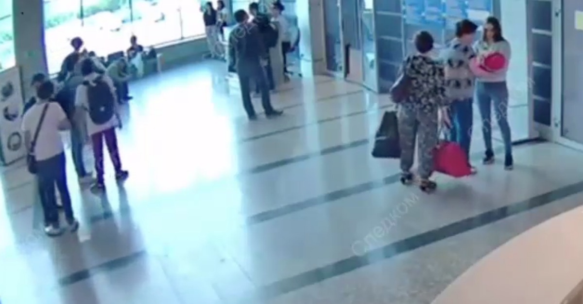 Mulher apanhada no aeroporto a vender filha recém-nascido por 38 euros
