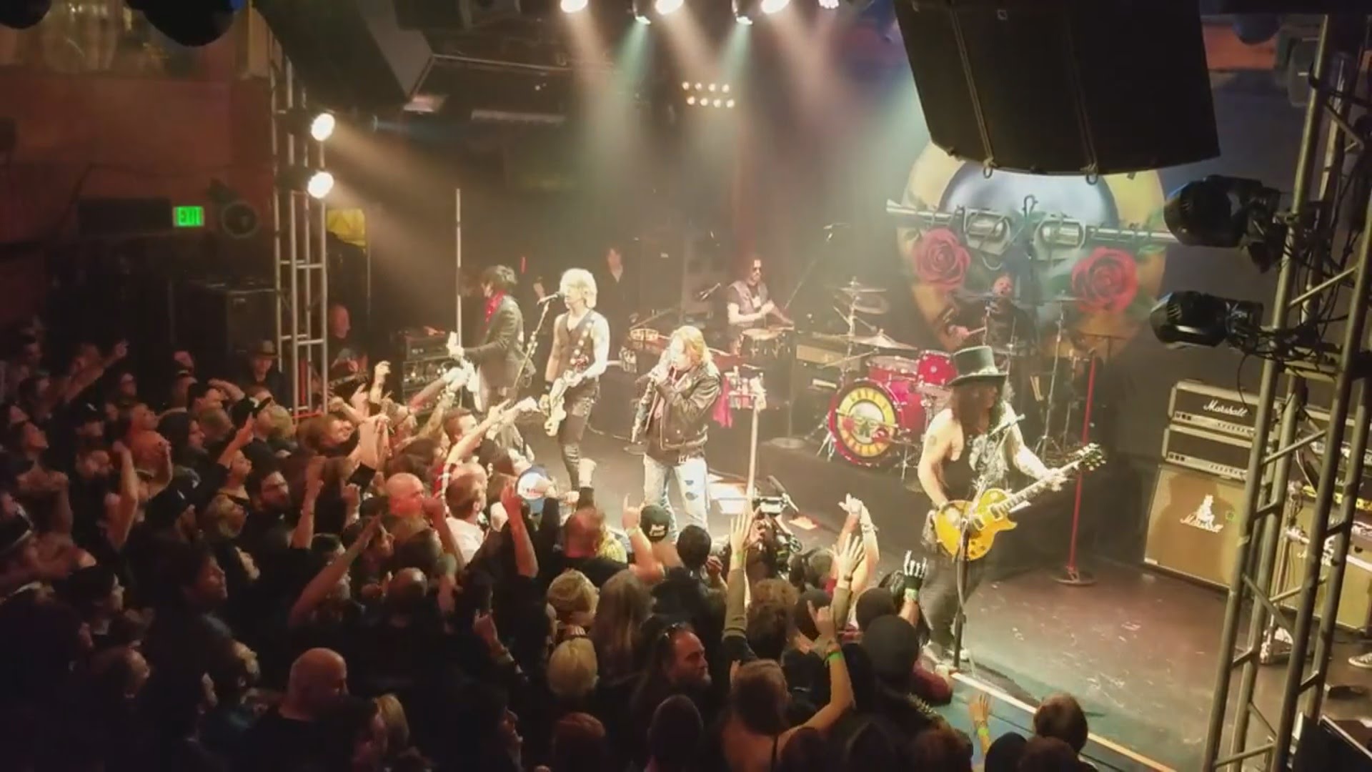 Depois de 20 anos de zangas Guns N Roses reunem-se e fazem um grande espetáculo!