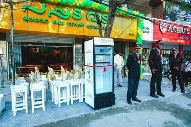 Restaurante coloca frigorífico na rua para que os mais desfavorecidos possam tirar as sobras