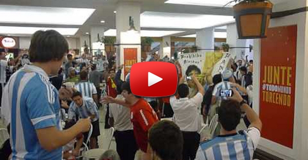 Adeptos da Argentina criam momento mágico num shopping ao cantar ‘Maradona é maior que Pelé’