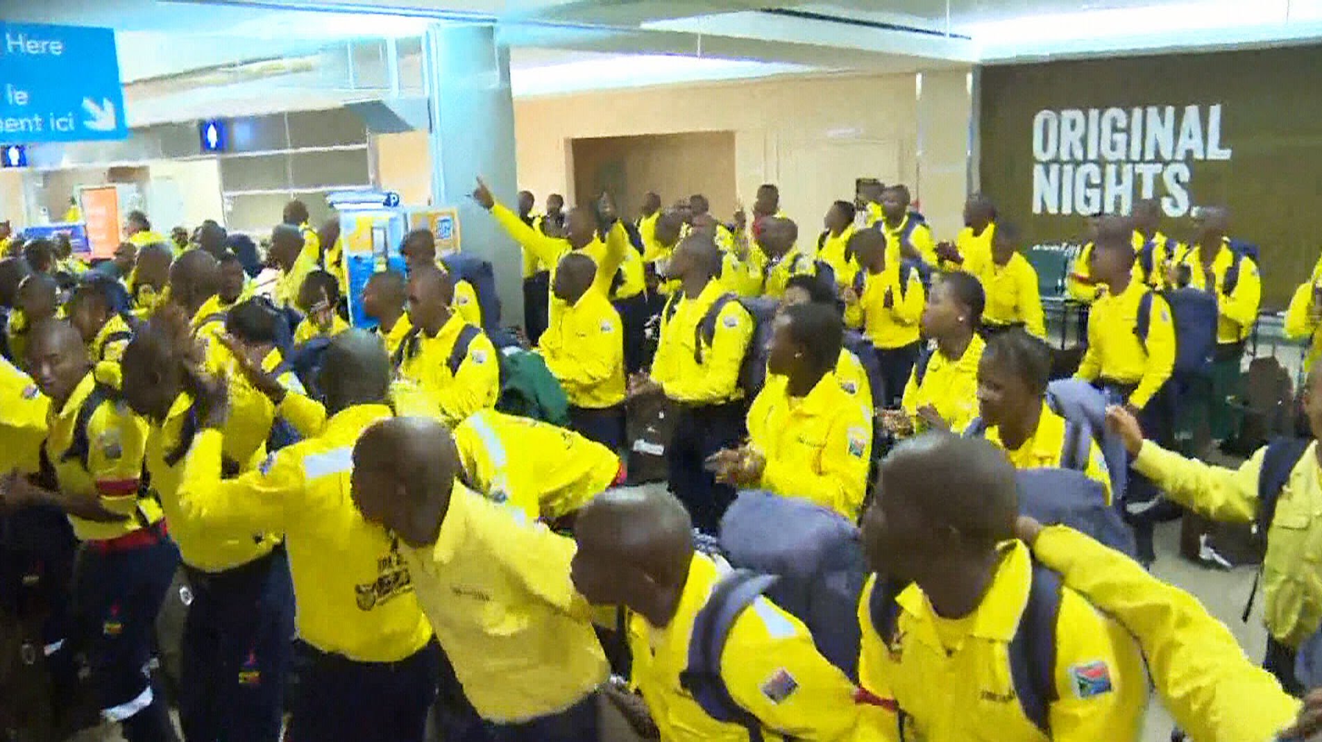 Bombeiros voluntários sul-africanos mostram-se empolgados para ajudar no combate aos incêndios no Canadá