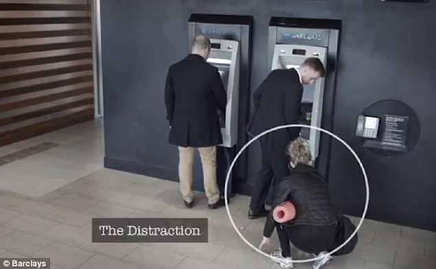 Vídeo mostra como podes ser assaltado numa caixa multibanco