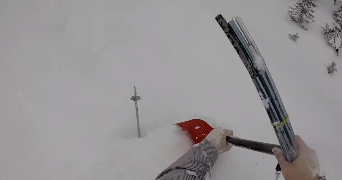 Vídeo mostra amigos a salvarem esquiador soterrado por avalanche