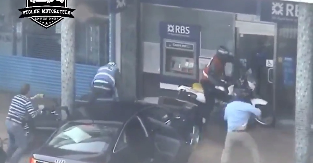 Polícia inglesa desmantela assalto a um banco de uma maneira muito cinematográfica