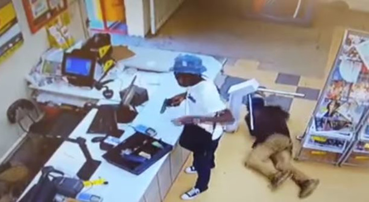 Ladrão é roubado em pleno assalto a um supermercado