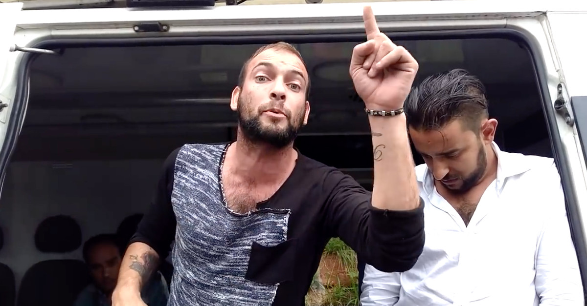 Tugas são assaltados no Brasil e fazem vídeo caricato