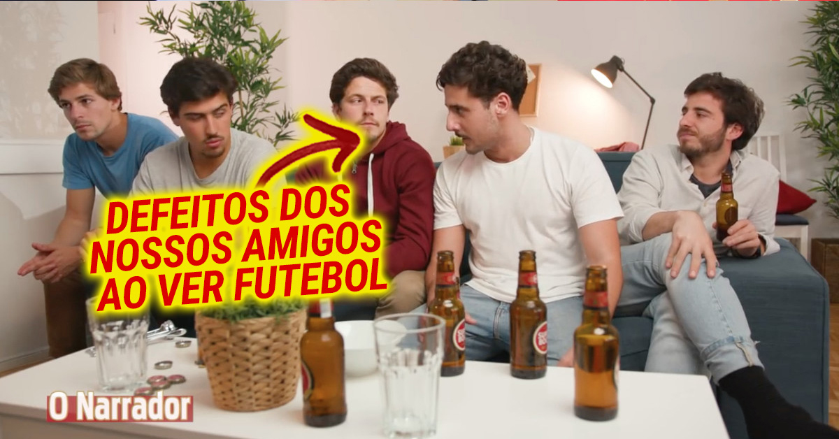 Amigos com defeitos a ver a bola