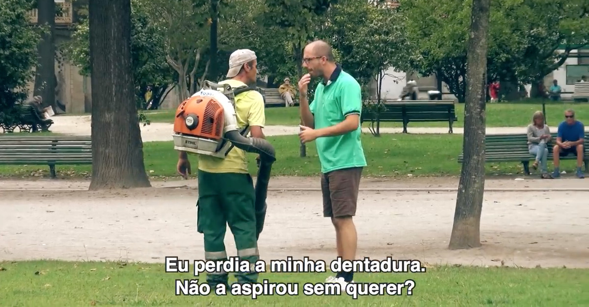 Perdeu a dentadura e pediu ajuda às pessoas na rua