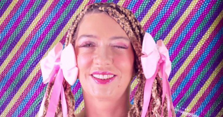 Maria Leal surpreende o Universo ao lançar música para crianças