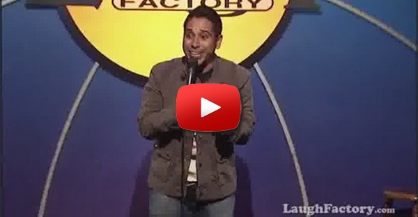 (Comédia Stand-Up) Erik Rivera - Latino Accents