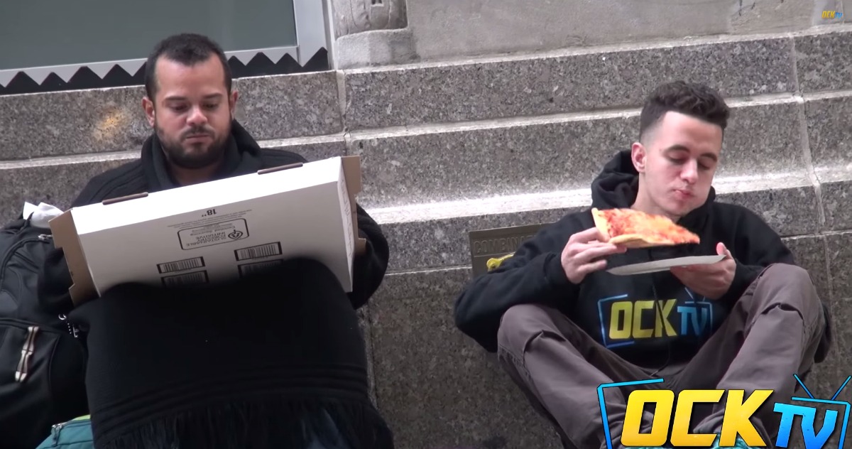 Ver este homem a pedir comida a estranhos vai mudar a tua forma de pensar
