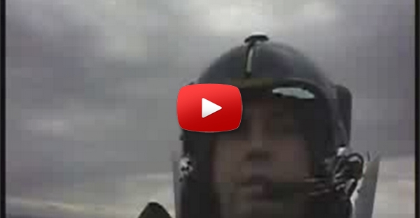 o que se sente ao voar num F16_reparem nas caras que o homem faz