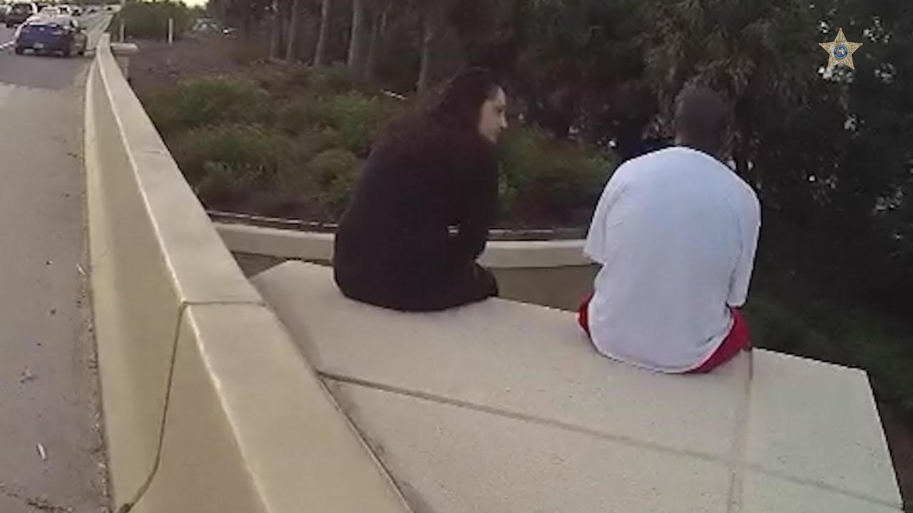 Mulher cita letra dos Linkin Park para salvar homem de salto para a morte