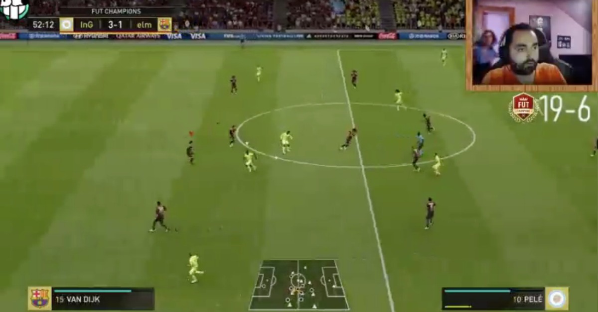 Mãe surge em cena ao estilo exterminador durante transmissão ao vivo de uma partida de FIFA