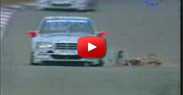 Coelho a ser atropelado corrida Nascar
