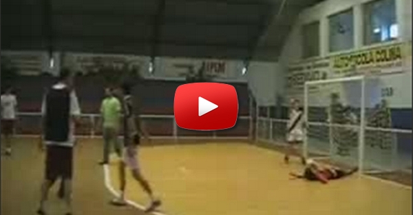 Incrivel Gol Contra em Penalti