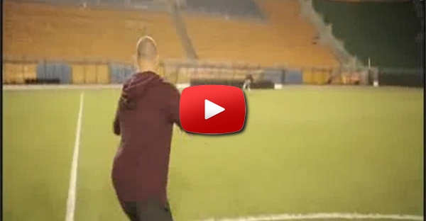 Ronaldo acertando bola no ar