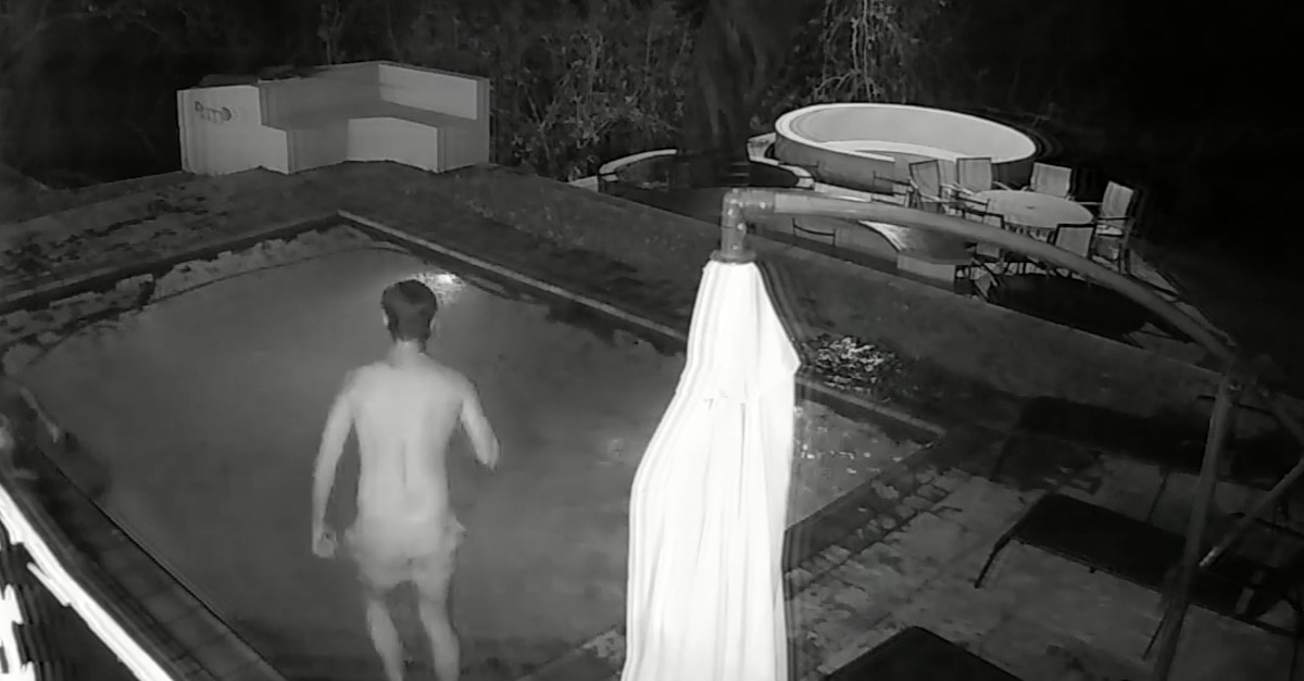 Crocodilo ataca casal em piscina de hotel