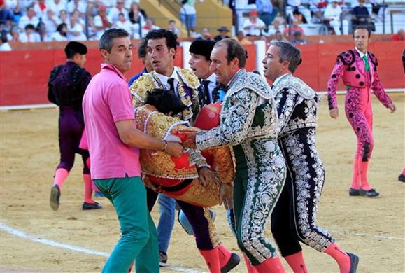Matador morre em tourada
