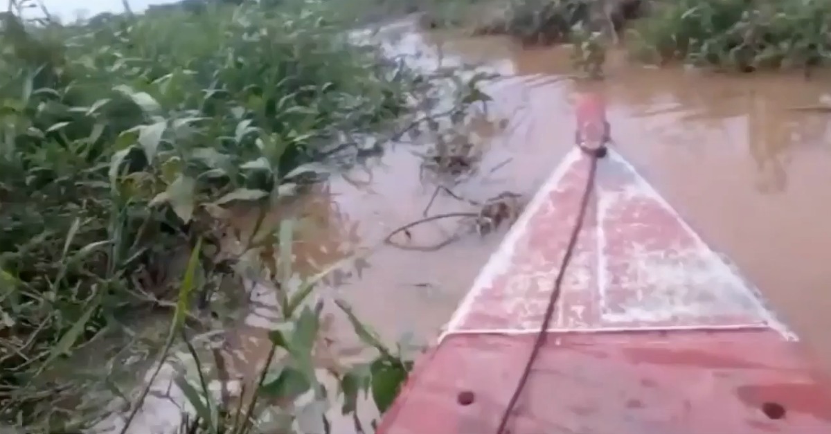 Um passeio de barco que ninguém certamente gostaria de fazer... WTF!