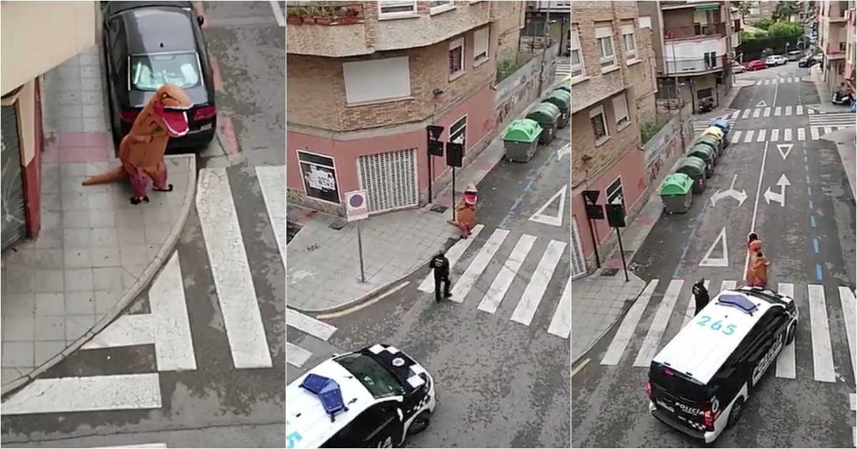 Polícia espanhola apanha homem a furar quarentena disfarçado de dinossauro