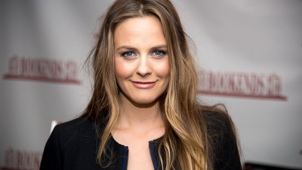 Alicia Silverstone empresta voz a personagem de campanha vegana