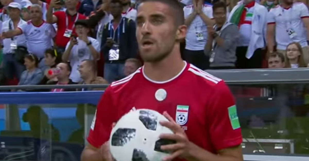Lançamento de jogador do Irão é o momento mais hilariante do Mundial