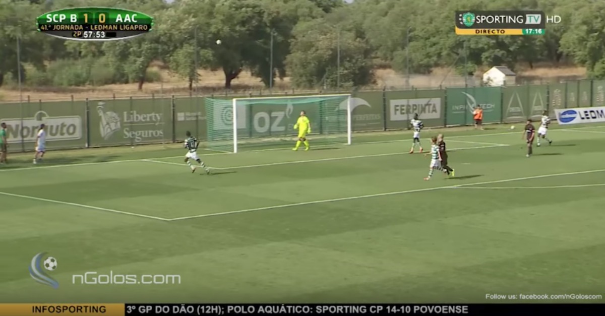 O penálti caricato contra o Sporting B por mão na bola de um suplente!
