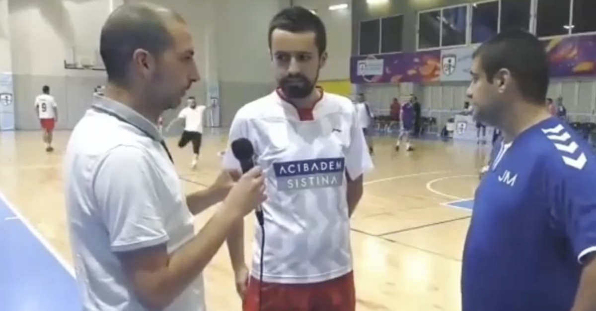 Repórter desportivo percebe da pior maneira que a sua profissão tem os seus riscos