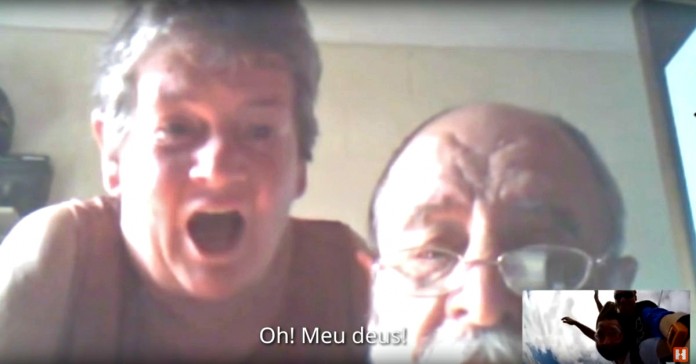 Ligou aos pais pelo Skype no momento que saltou de um avião