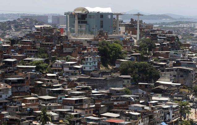 Arte nos telhados da favela do Complexo do Alemão
