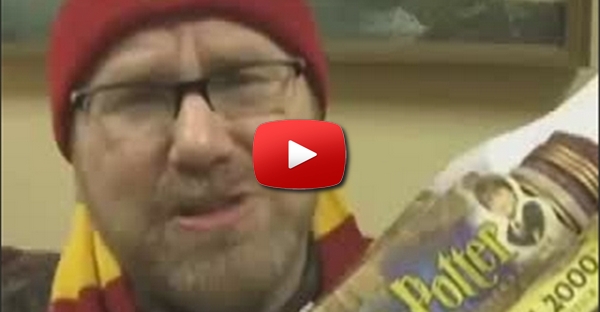 Mike Mozart e brinquedos \"ingenuos\"