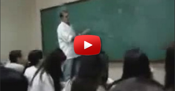 Professor pega celular de aluna e joga no chão