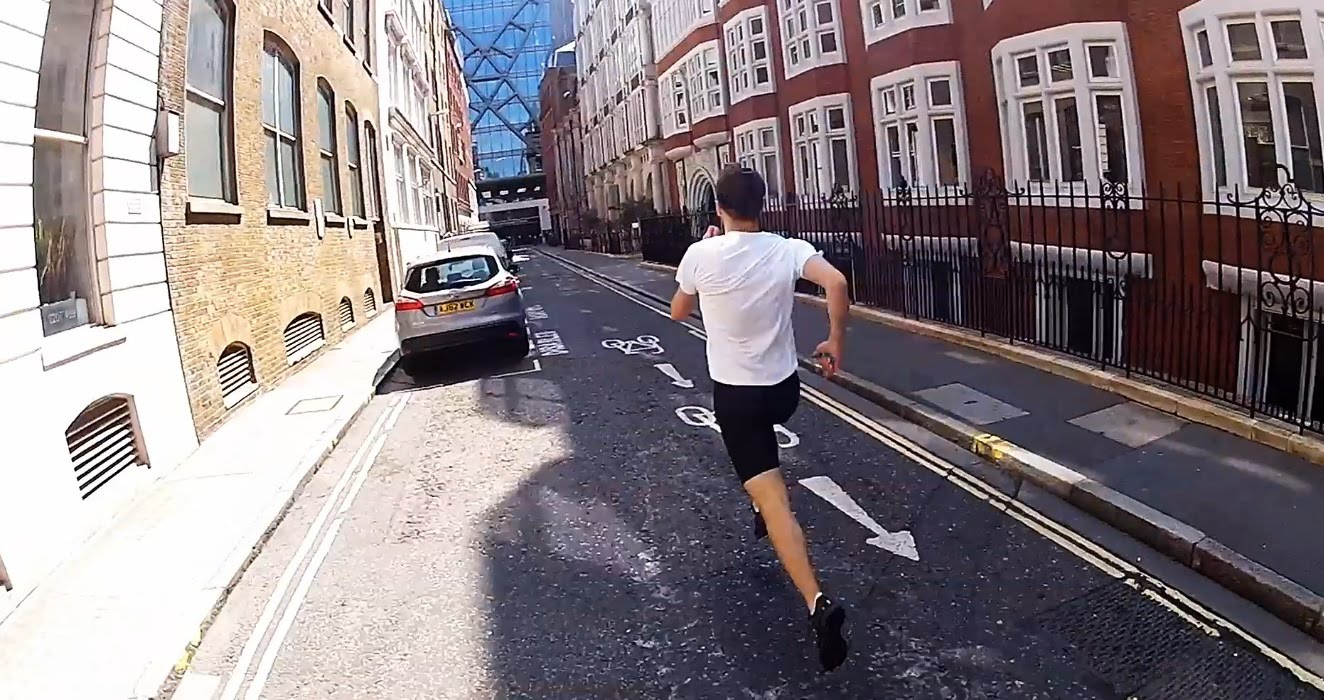 Este atleta correu contra o metro: Quem vencerá?